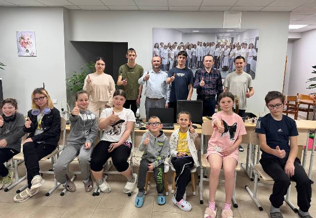 Заряджені на успіх! Спільне фото: наука – це круто